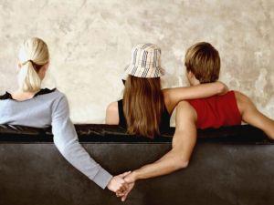 Нөхрөө араар нь тавьдаг эмэгтэйн 10 шинжийг мэдэх үү?